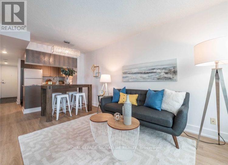 805 - 228 Queens Quay W Property Photo 6