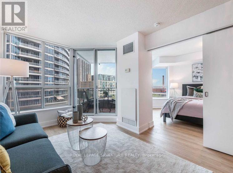 805 - 228 Queens Quay W Property Photo 7