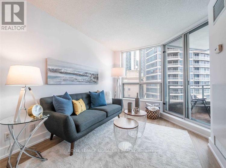 805 - 228 Queens Quay W Property Photo 8