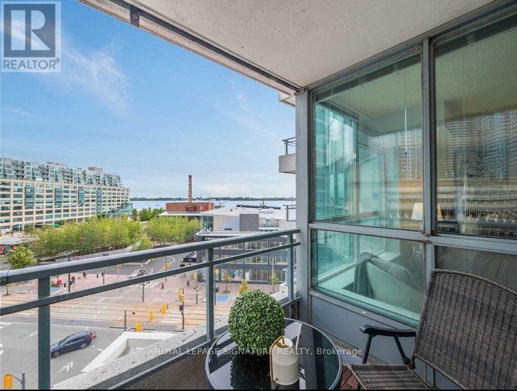 805 - 228 Queens Quay W Property Photo 9
