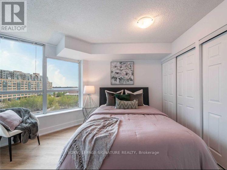 805 - 228 Queens Quay W Property Photo 11
