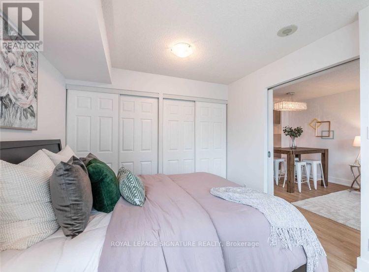 805 - 228 Queens Quay W Property Photo 12