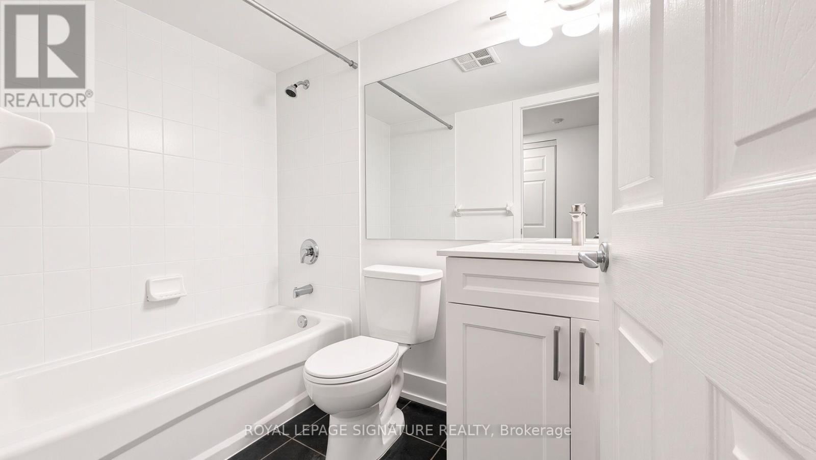 805 - 228 Queens Quay W Property Photo 13