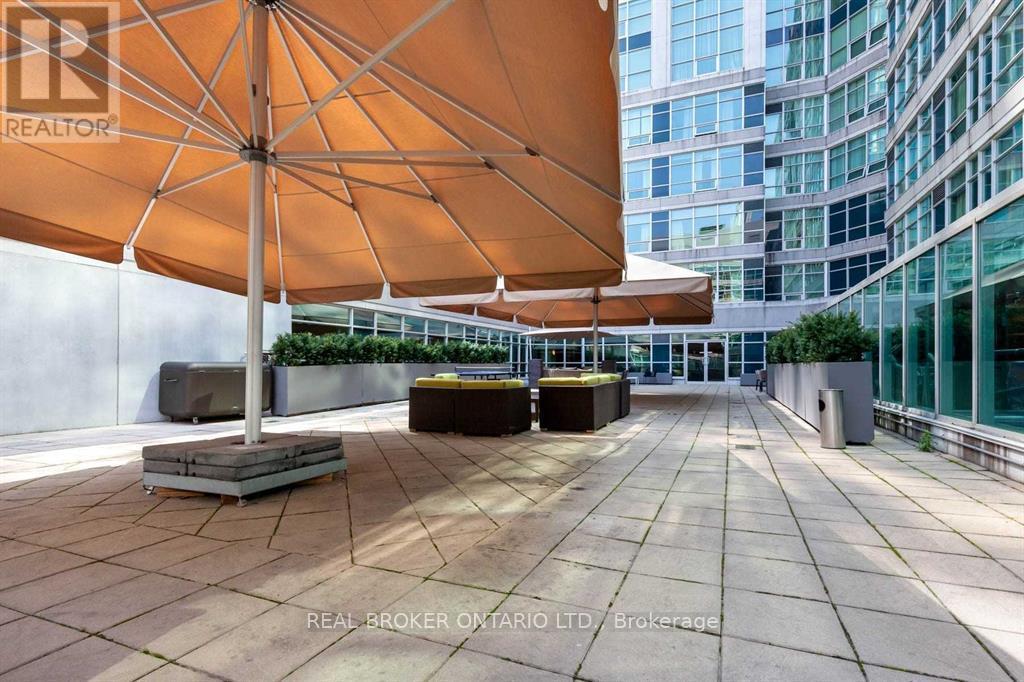 M04 - 350 Wellington Street W Property Photo 8