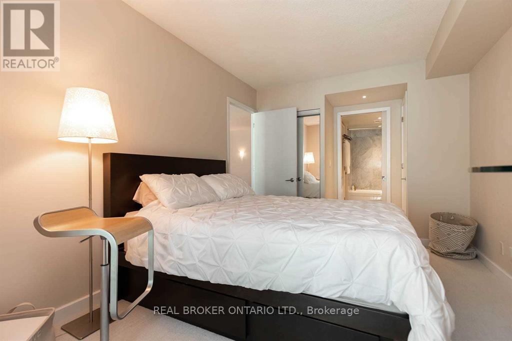 M04 - 350 Wellington Street W Property Photo 17