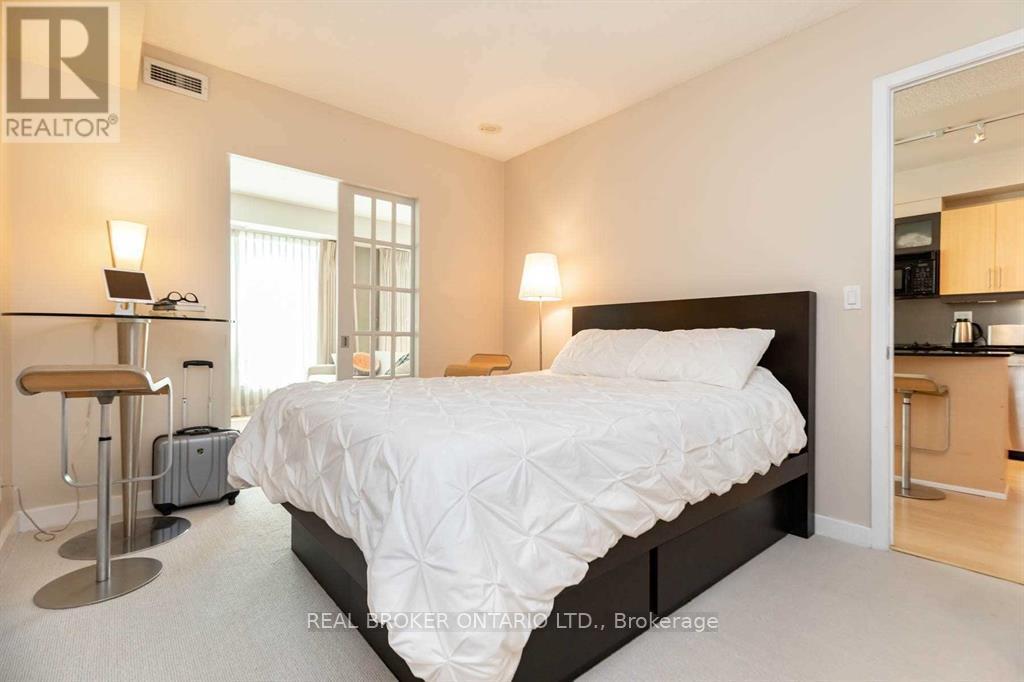 M04 - 350 Wellington Street W Property Photo 18