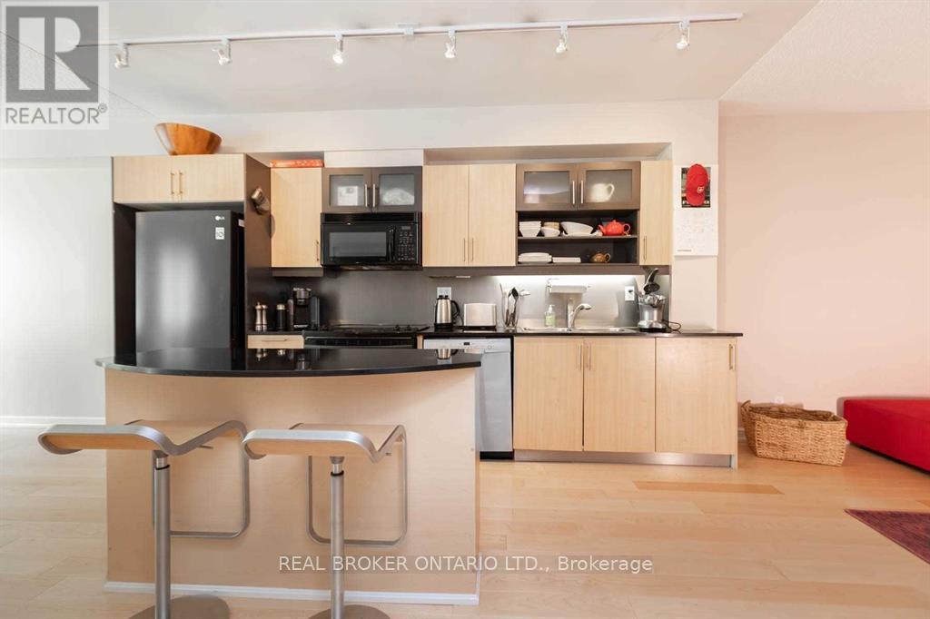 M04 - 350 Wellington Street W Property Photo 21