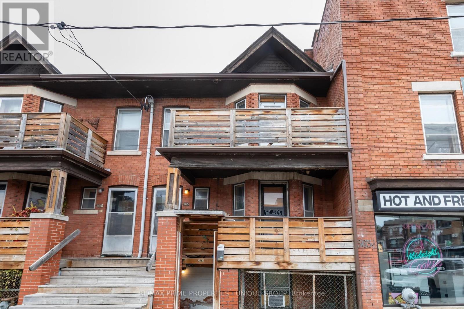 2 - 365 Clinton Street Property Photo 1