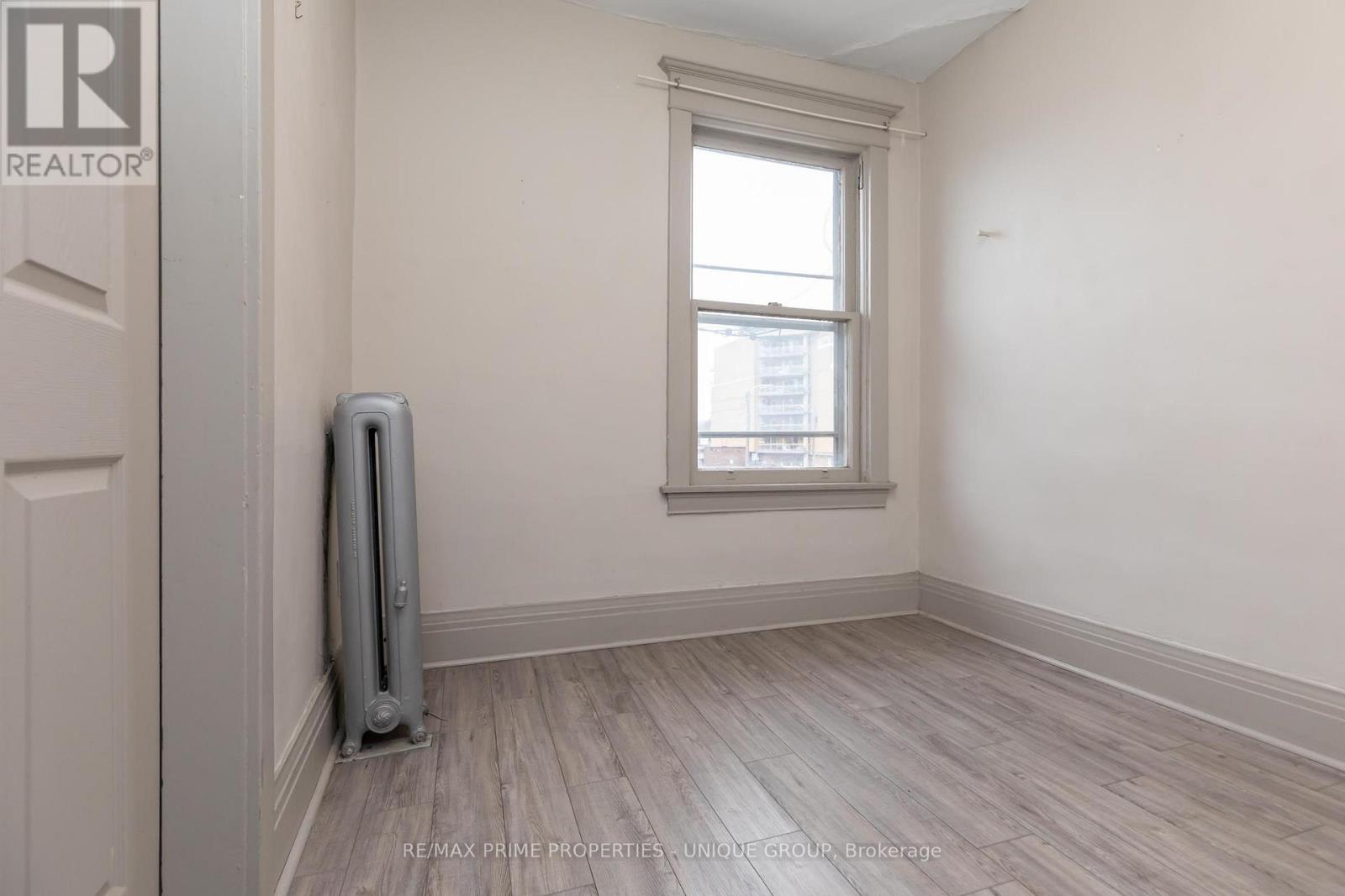 2 - 365 Clinton Street Property Photo 14