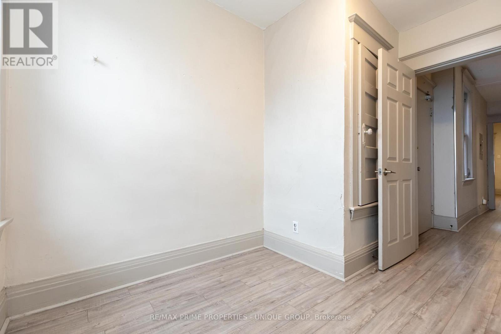 2 - 365 Clinton Street Property Photo 15