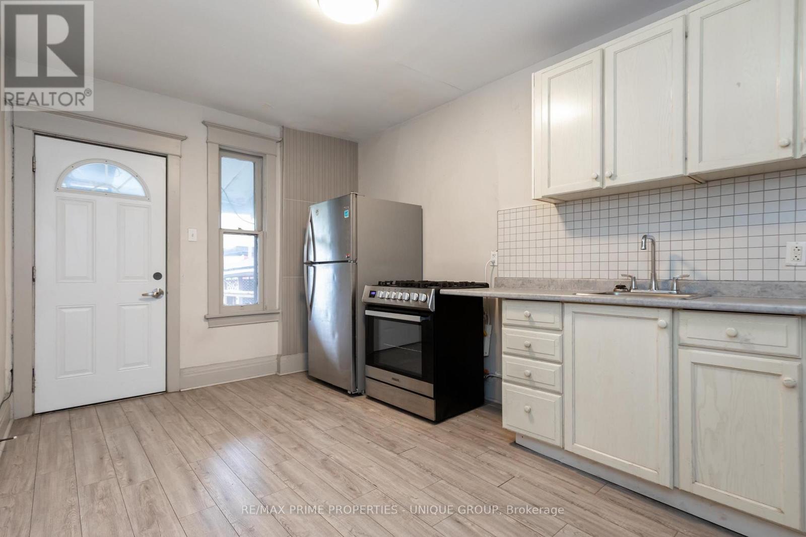 2 - 365 Clinton Street Property Photo 22