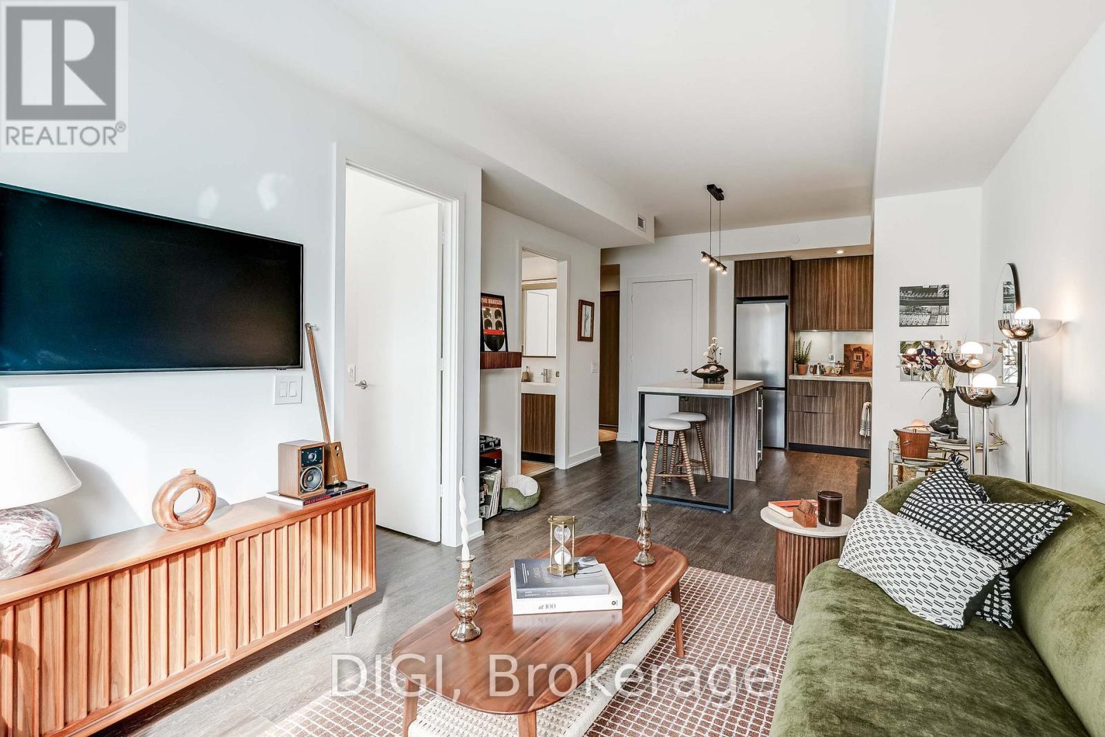 Q702 - 120 ONTARIO STREET