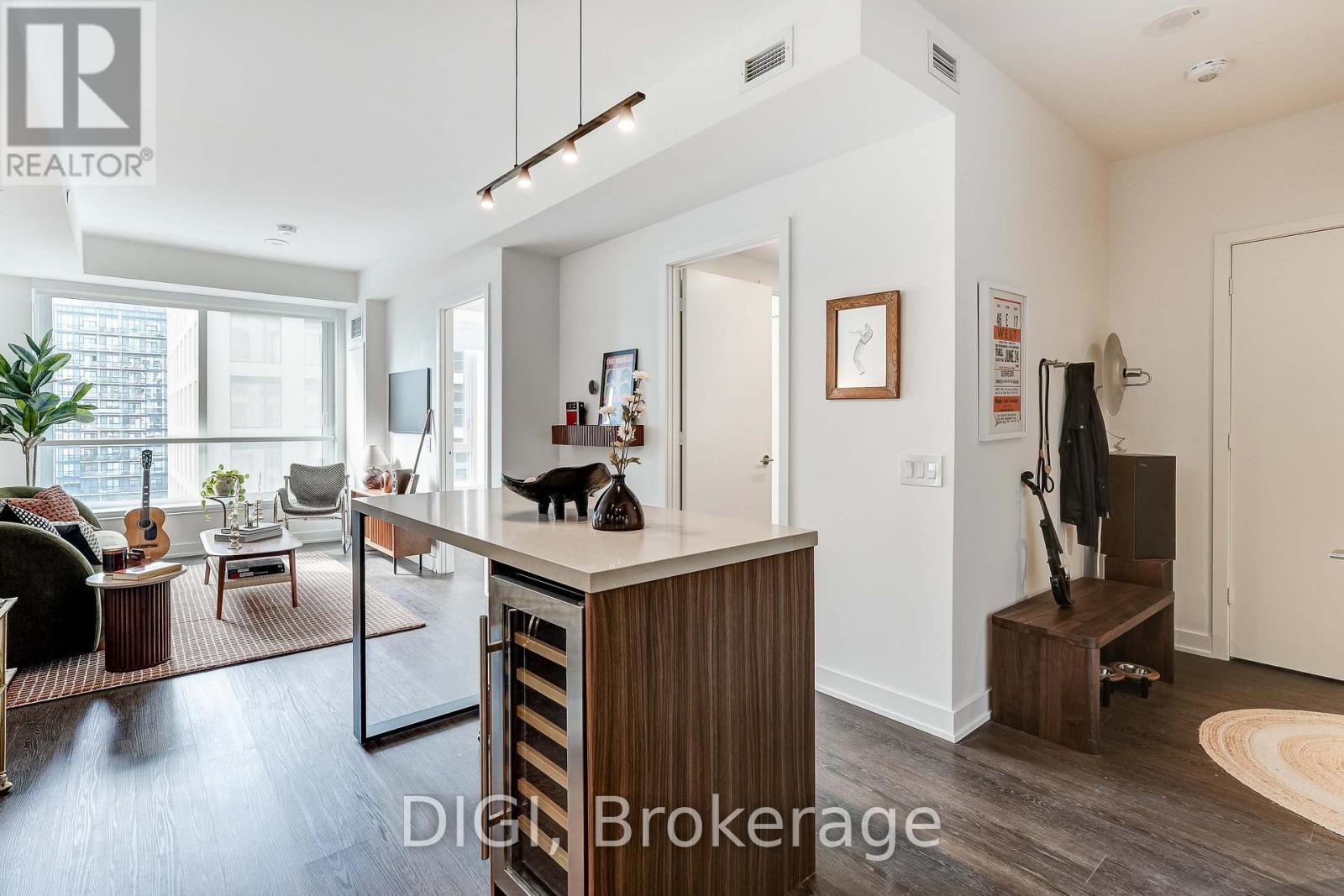 Q702 - 120 Ontario Street Property Photo 8