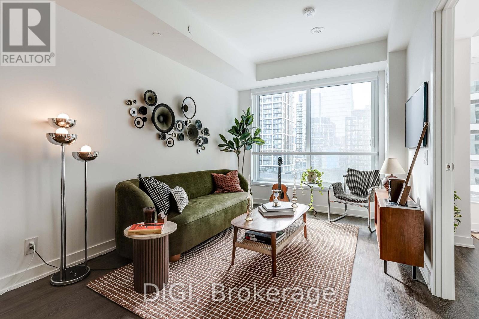 Q702 - 120 Ontario Street Property Photo 9