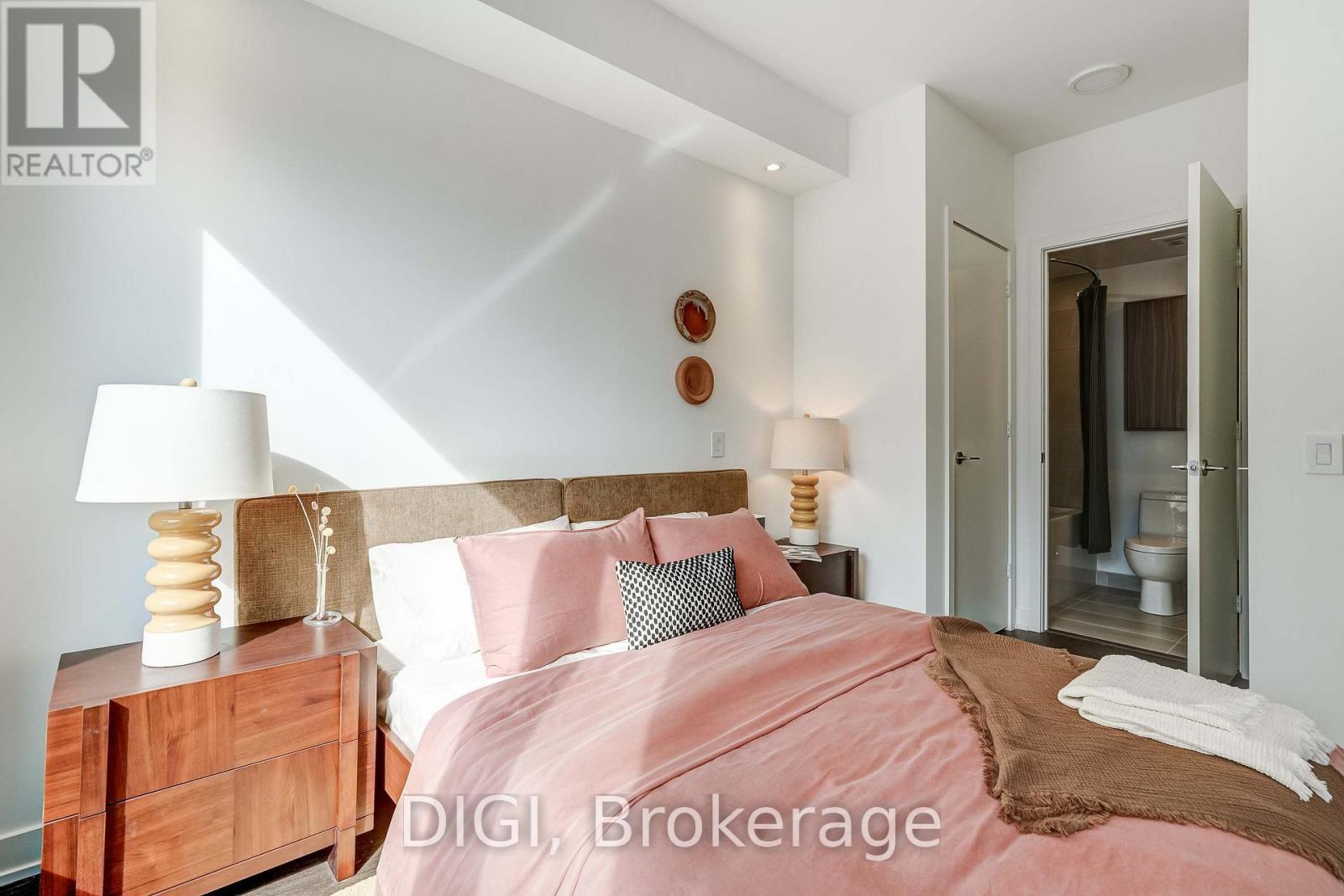 Q702 - 120 Ontario Street Property Photo 14