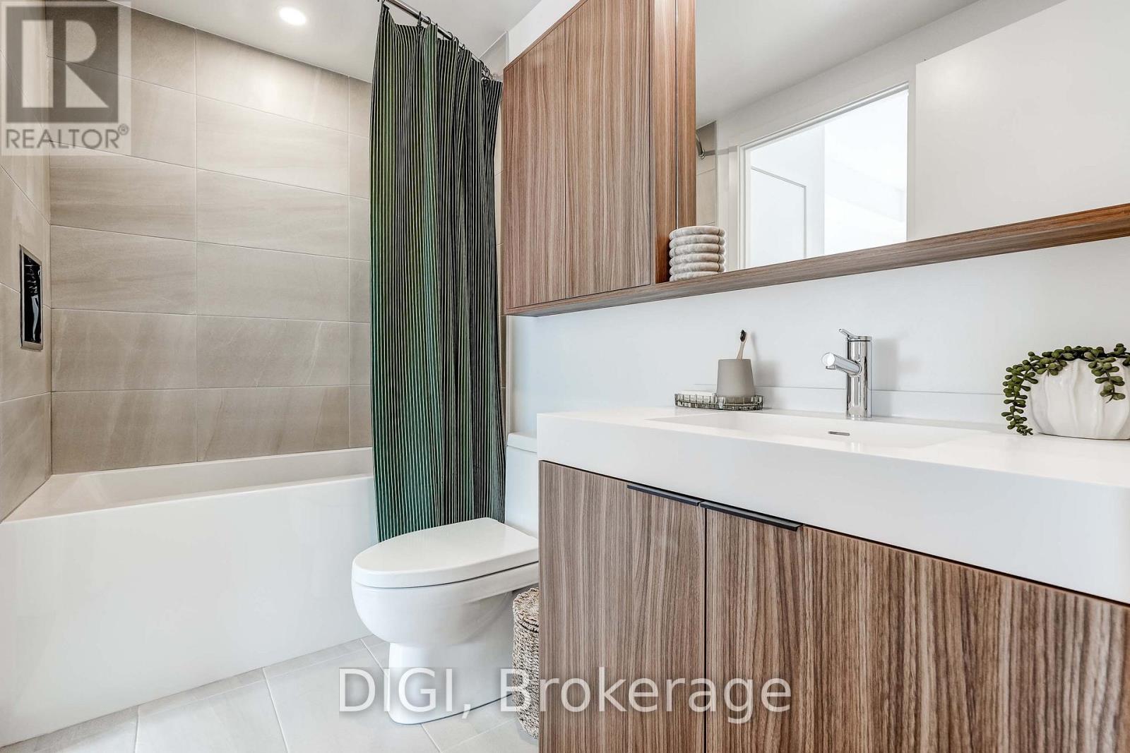 Q702 - 120 Ontario Street Property Photo 15