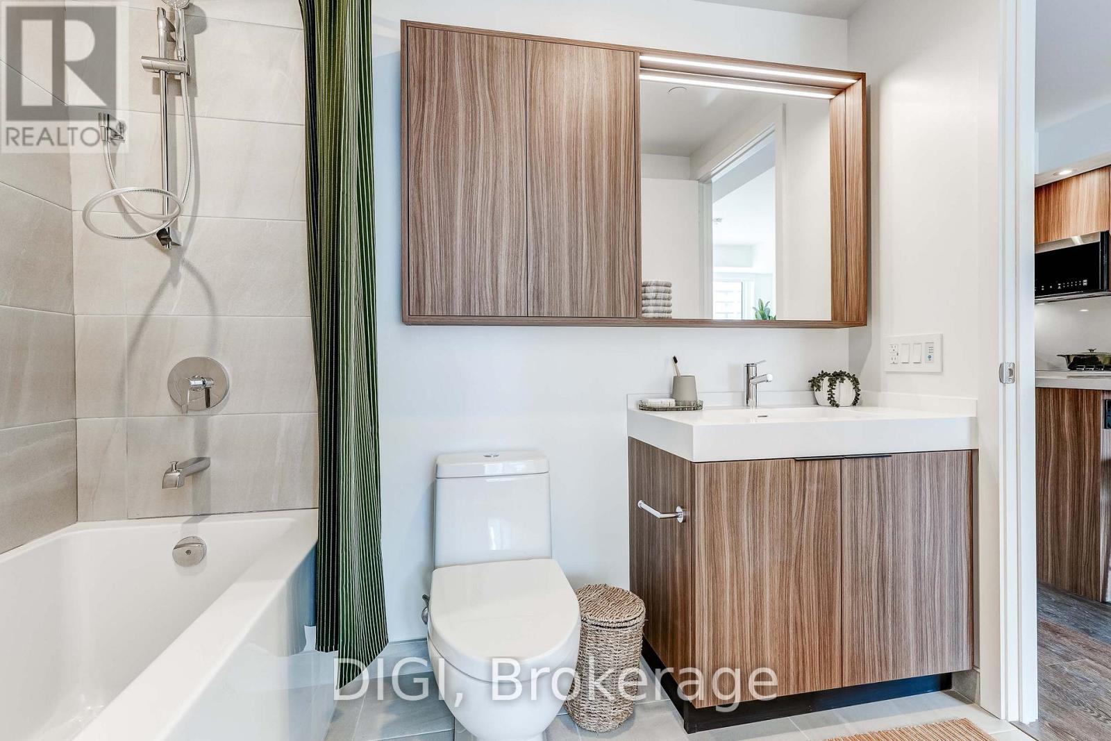Q702 - 120 Ontario Street Property Photo 16