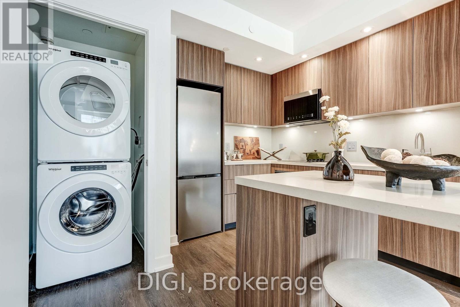 Q702 - 120 Ontario Street Property Photo 17