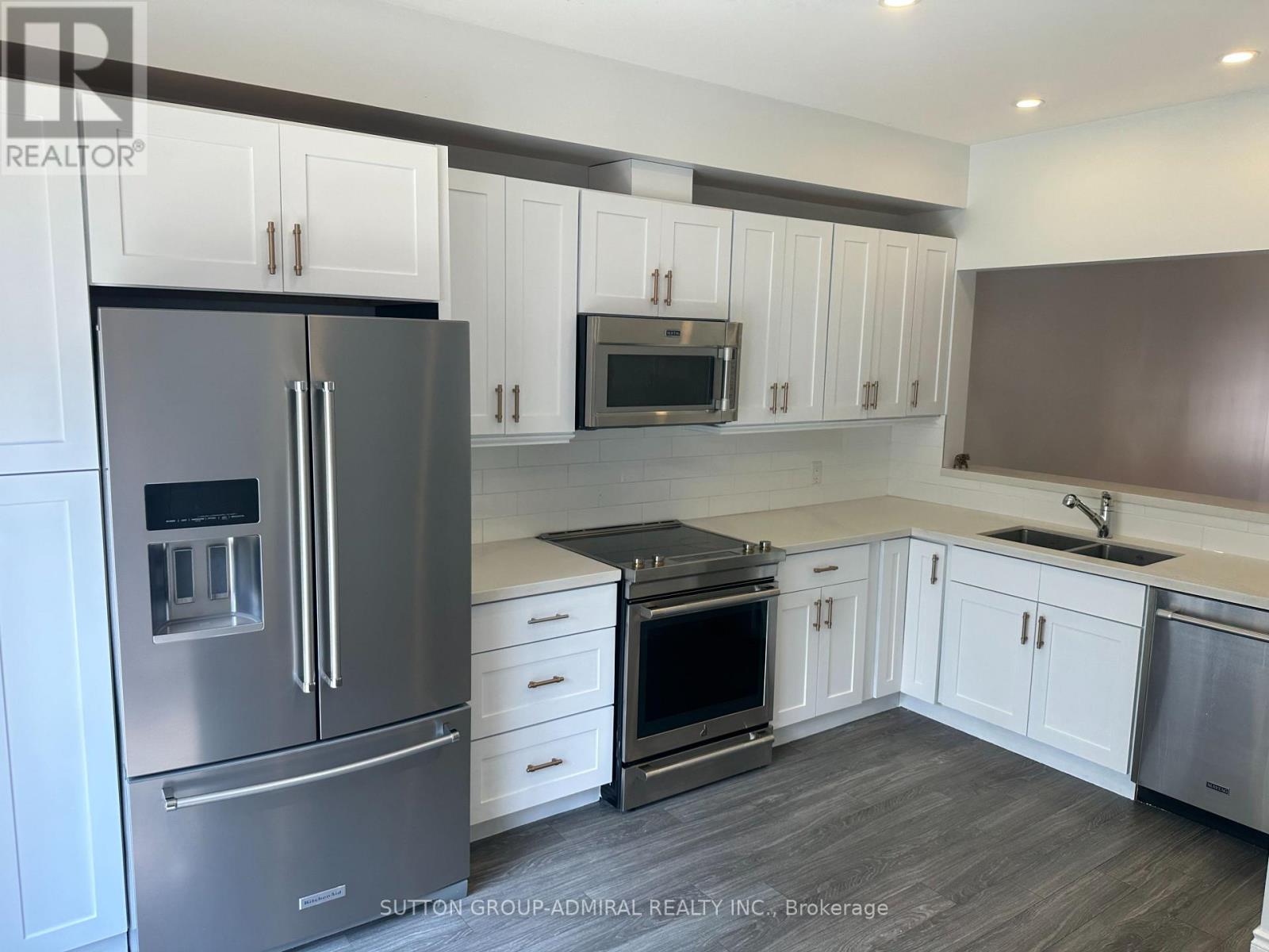 14 - 757 Sheppard--main Avenue W Property Photo 9