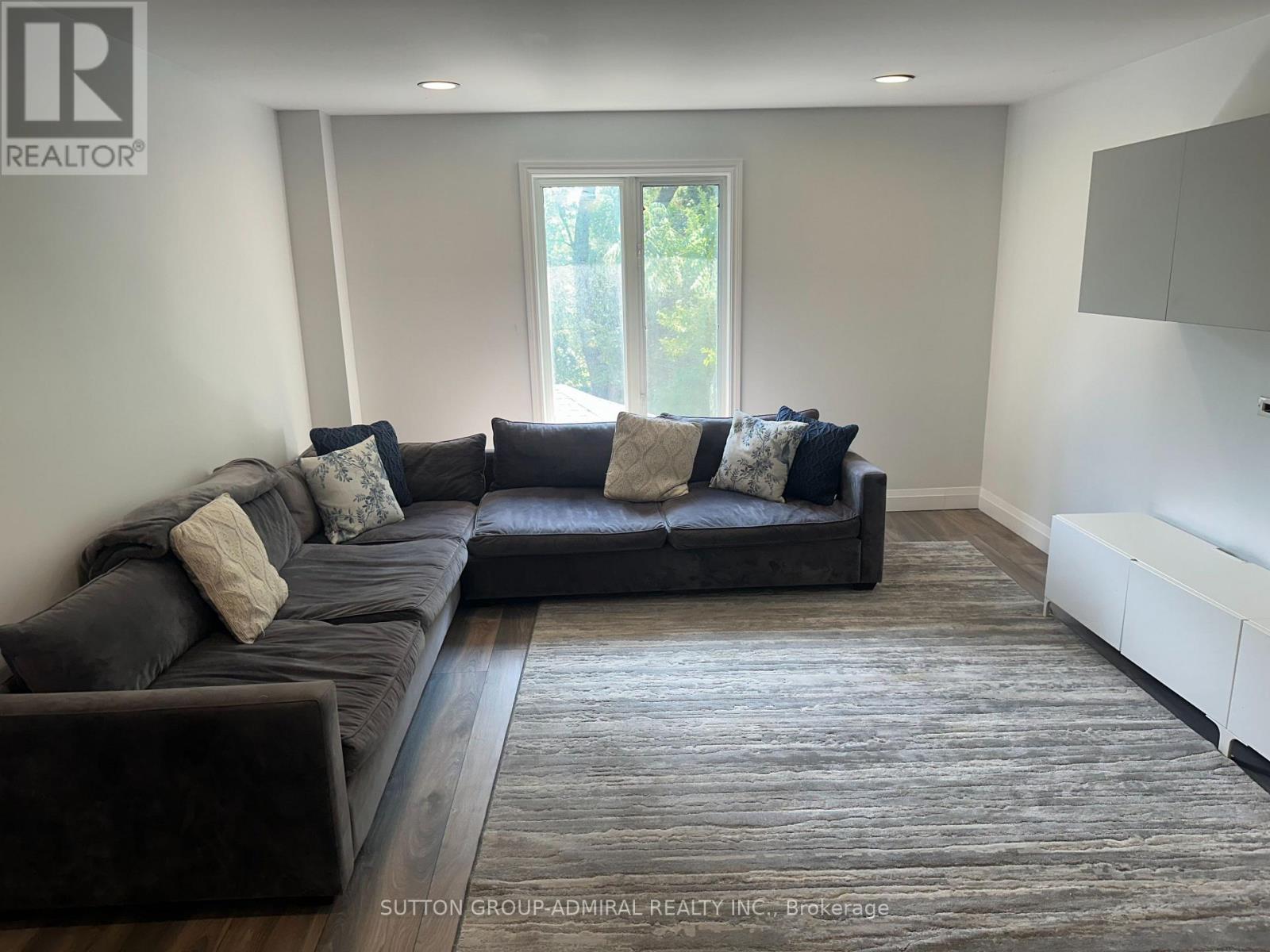 14 - 757 Sheppard--main Avenue W Property Photo 14