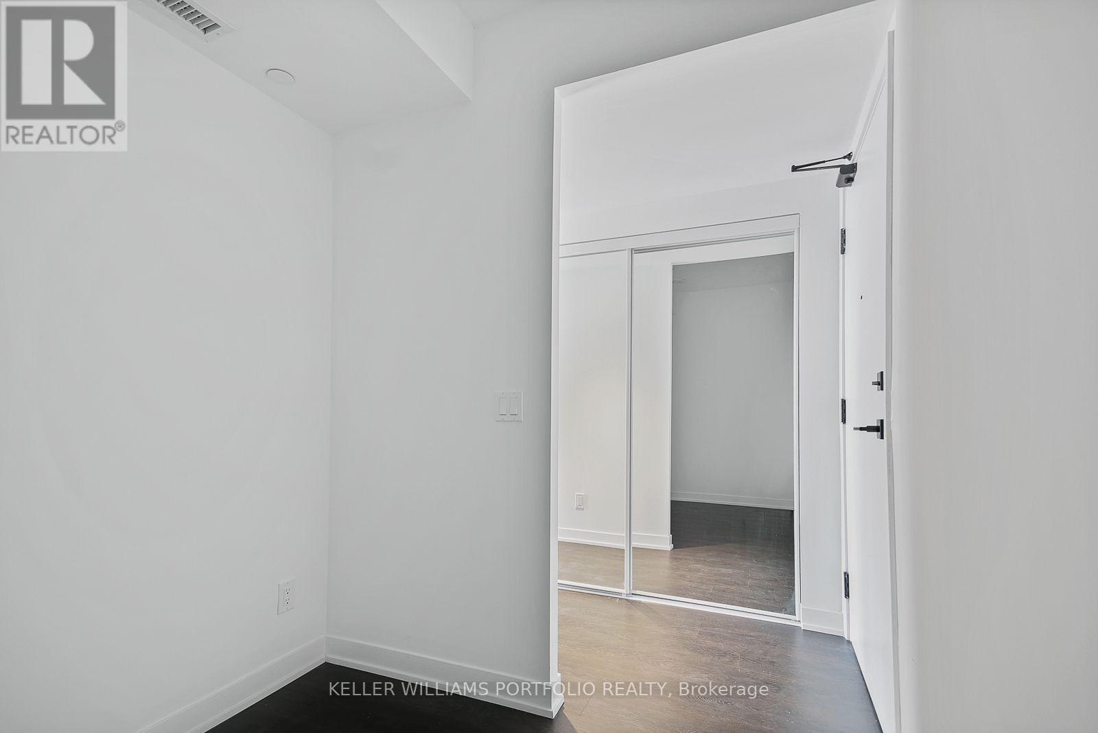 1816 - 319 Jarvis Street Property Photo 6