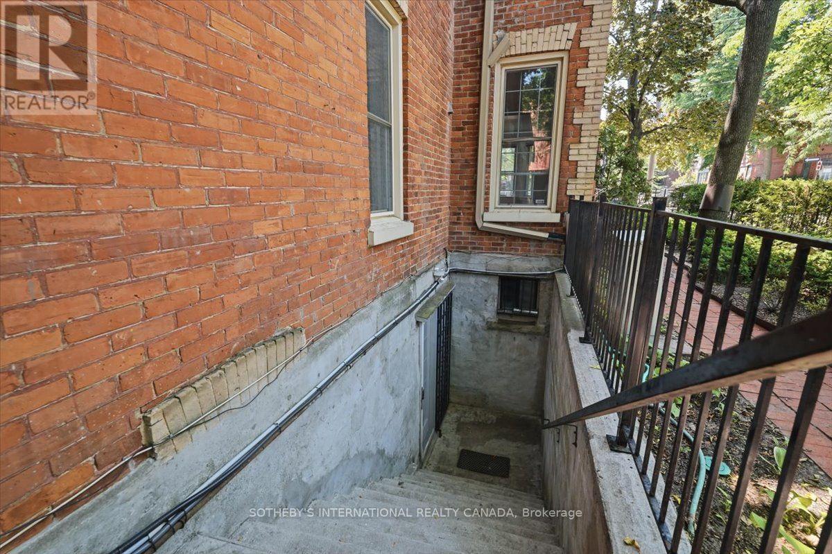 Lower Unit - 33 Rose Avenue Property Photo 2
