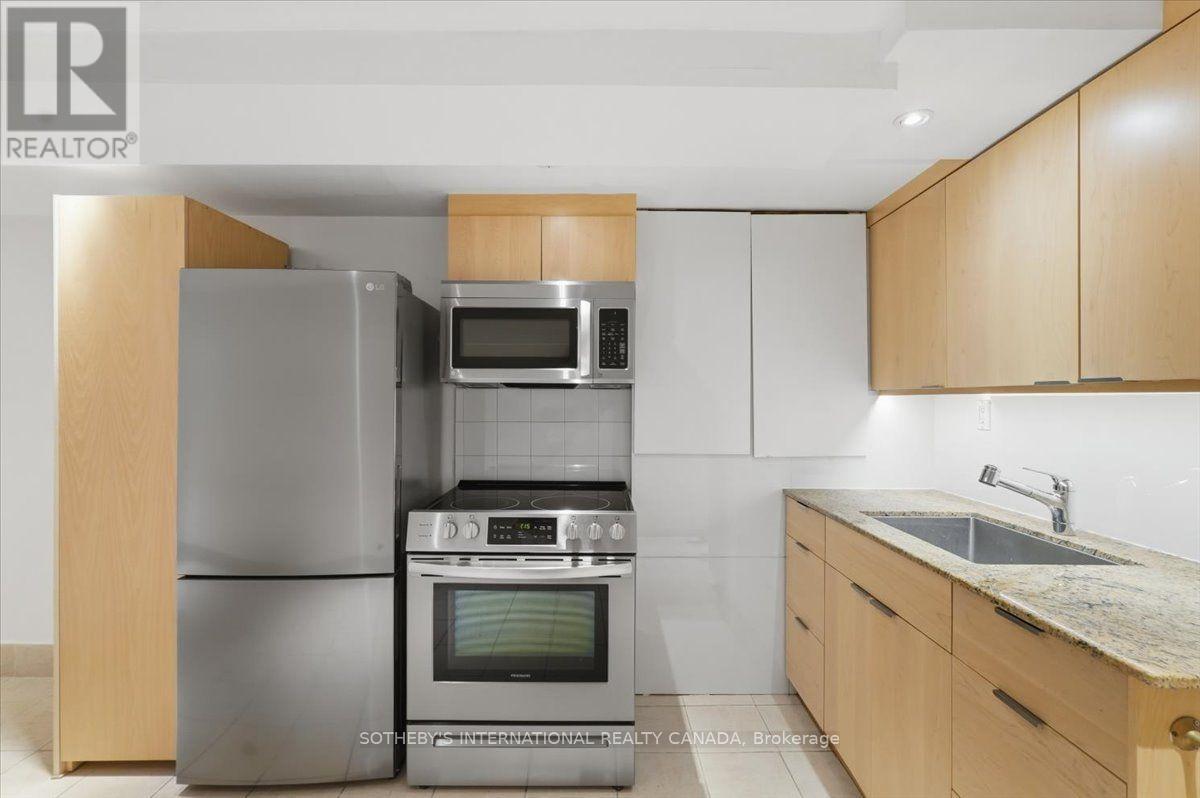 Lower Unit - 33 Rose Avenue Property Photo 5