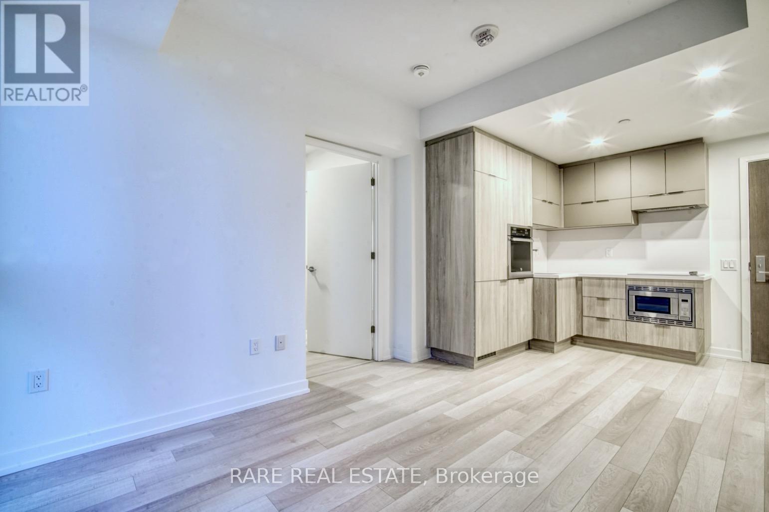 1806 - 39 Roehampton Avenue Property Photo 4