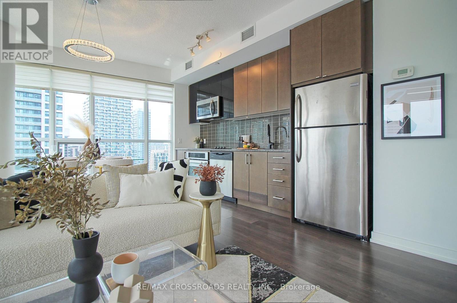 2202 - 89 Dunfield Avenue Property Photo 7