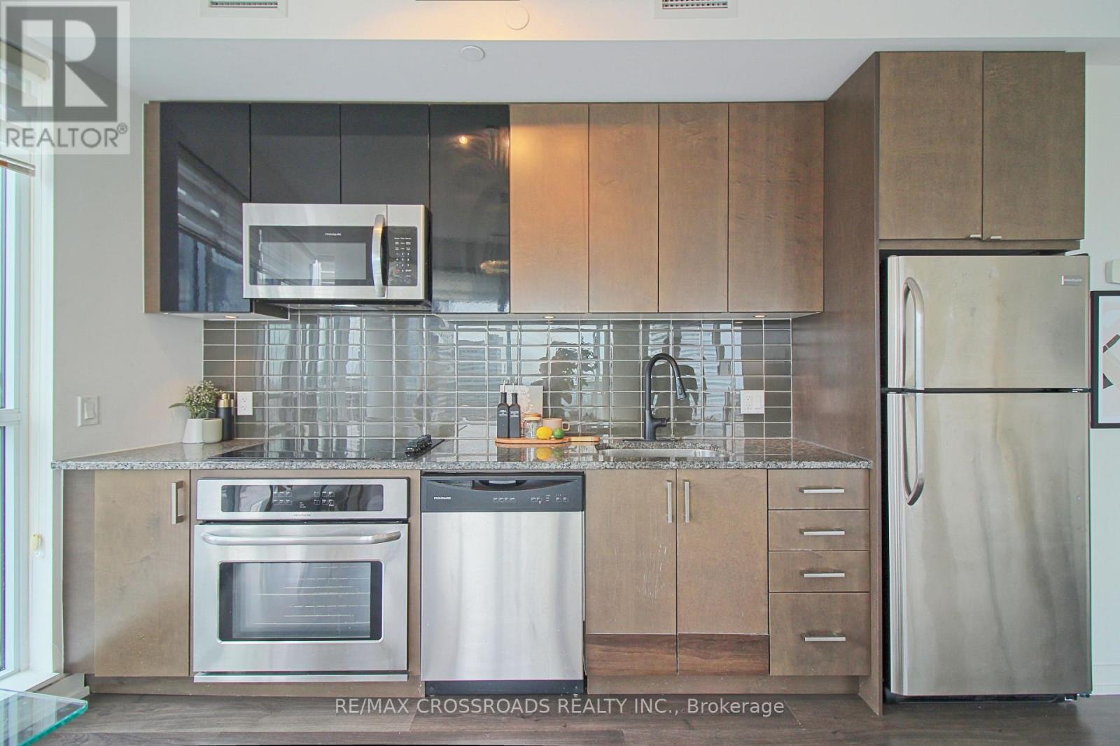 2202 - 89 Dunfield Avenue Property Photo 8