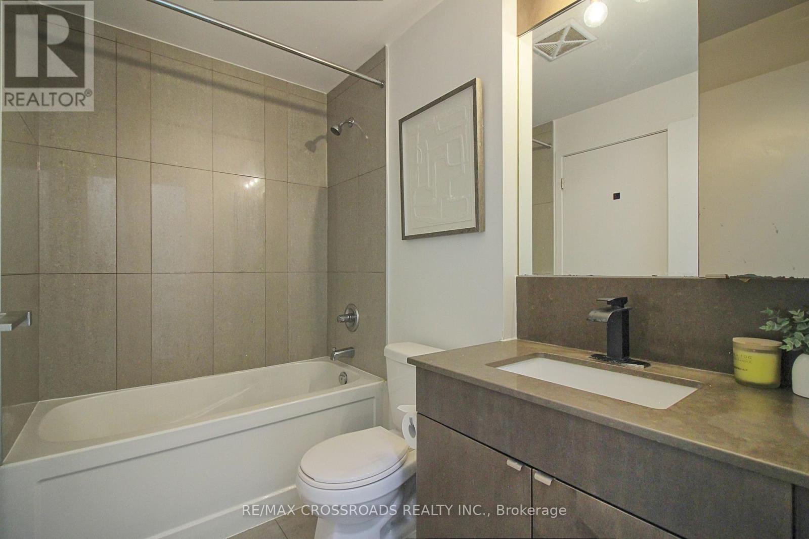 2202 - 89 Dunfield Avenue Property Photo 17