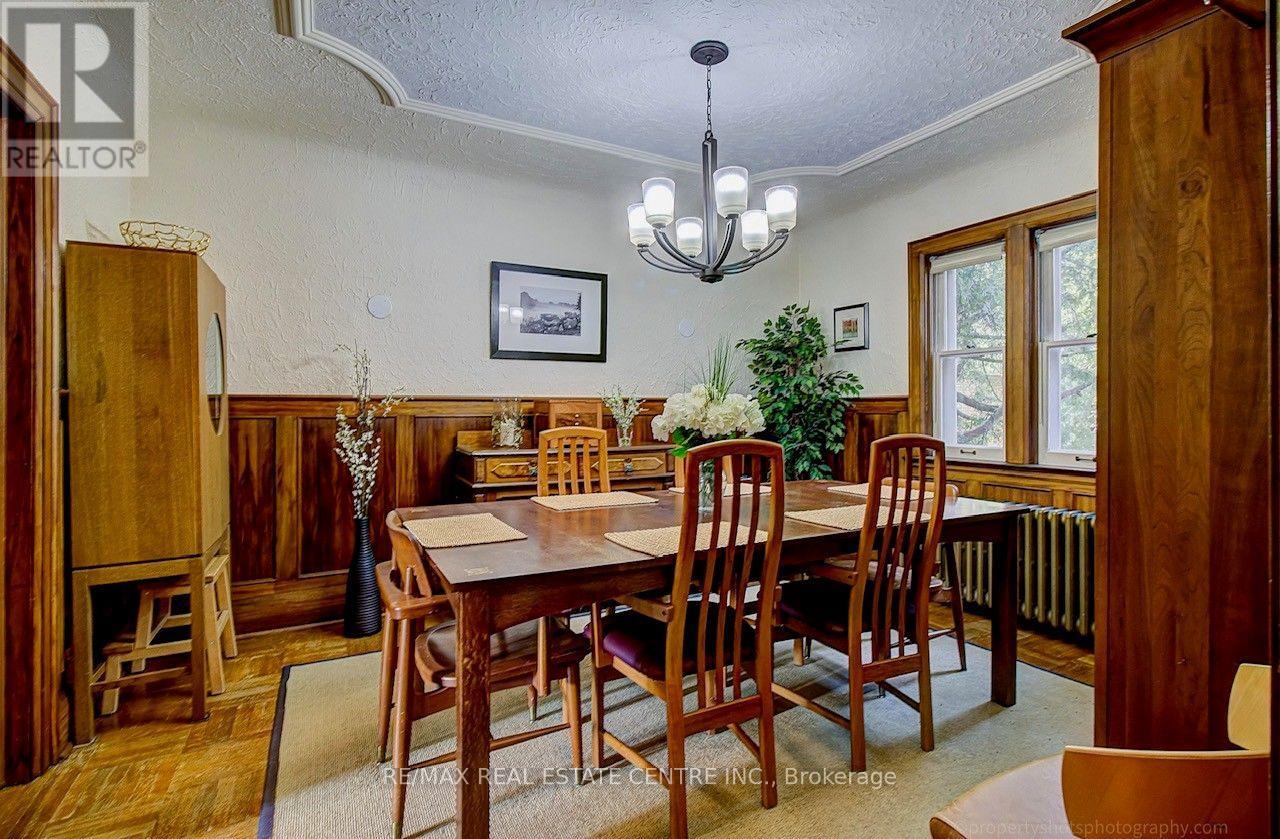 194 Lawrence Avenue E Property Photo 15
