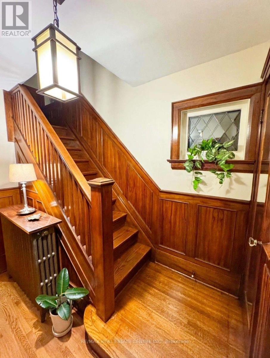 194 Lawrence Avenue E Property Photo 18