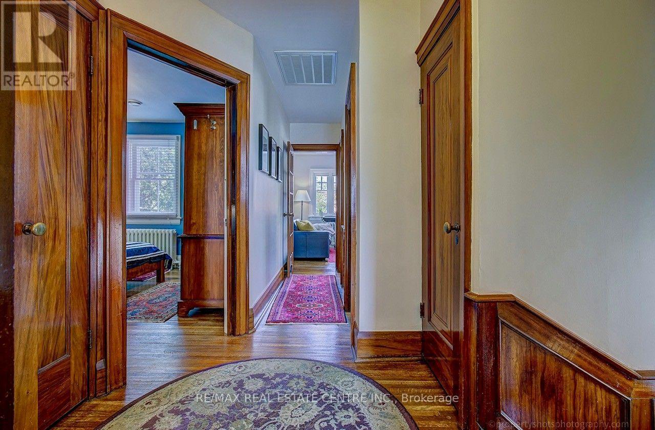 194 Lawrence Avenue E Property Photo 21
