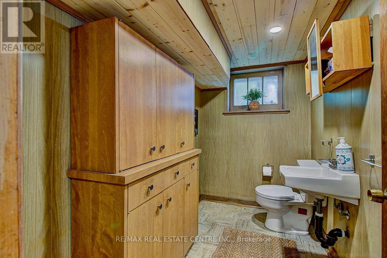 194 Lawrence Avenue E Property Photo 32