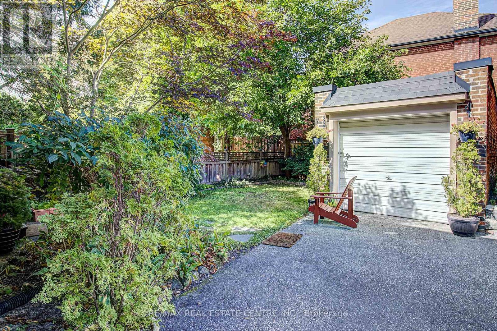 194 Lawrence Avenue E Property Photo 36