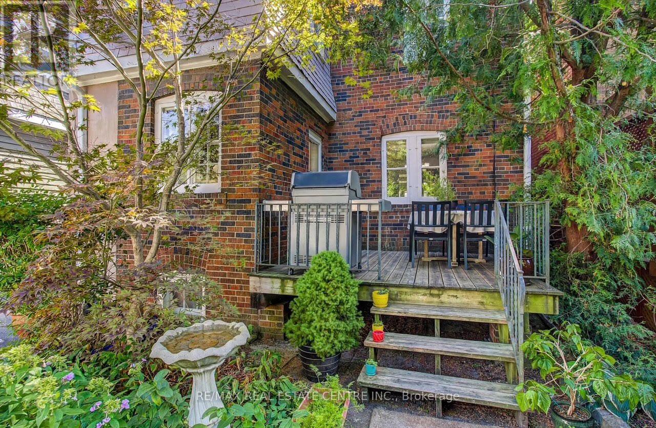 194 Lawrence Avenue E Property Photo 37