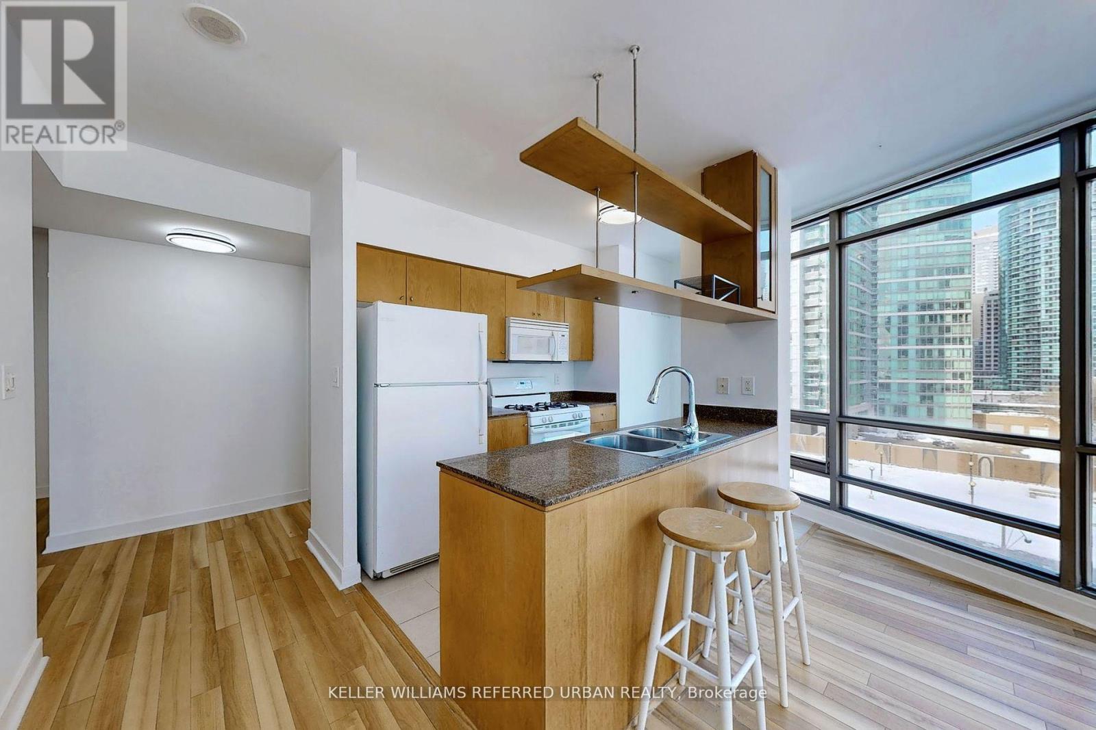 708 - 3 Navy Wharf Court Property Photo 7