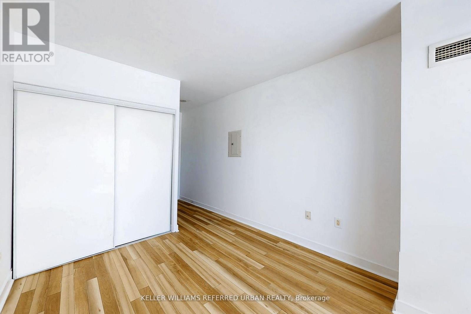 708 - 3 Navy Wharf Court Property Photo 13