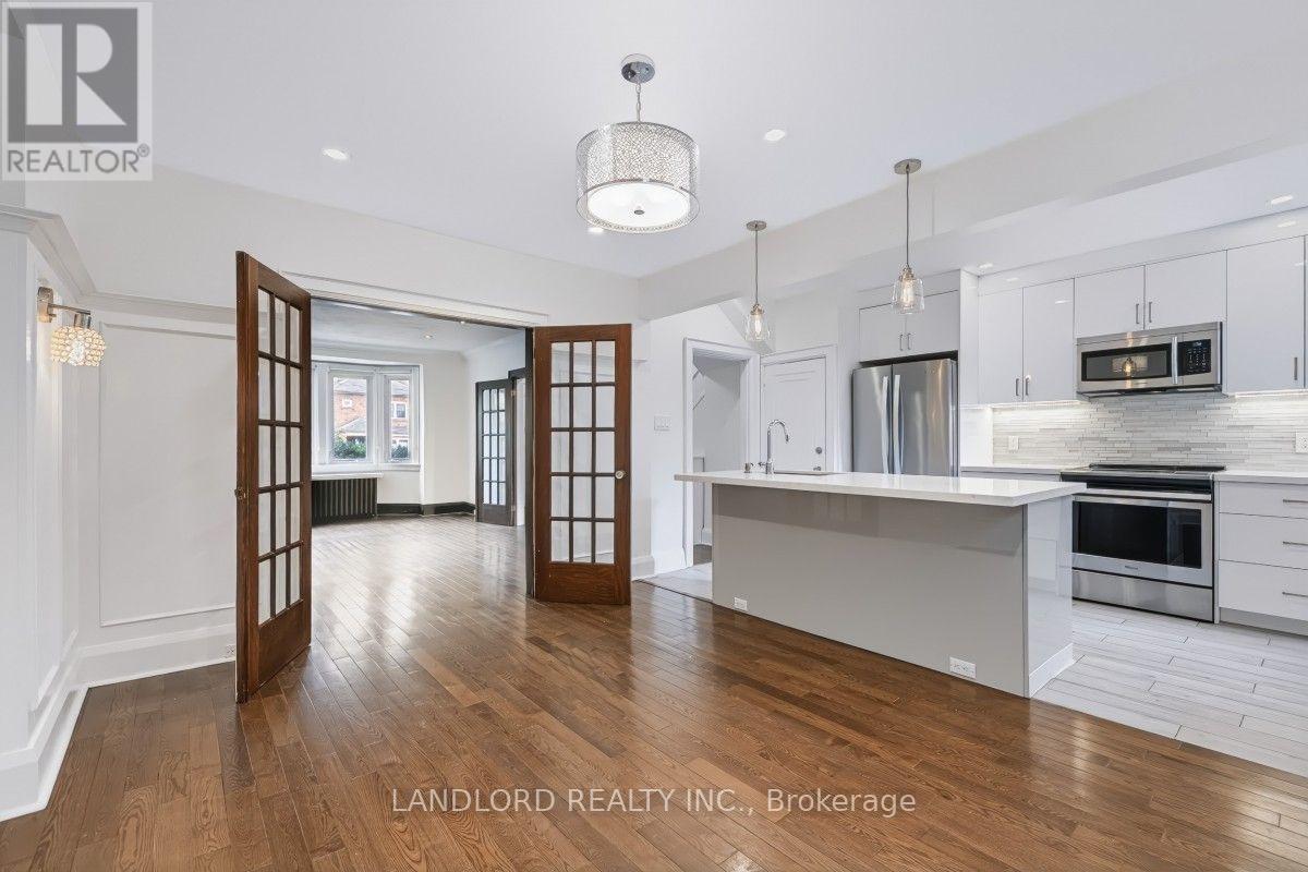 159 Lawrence Avenue W Property Photo 9