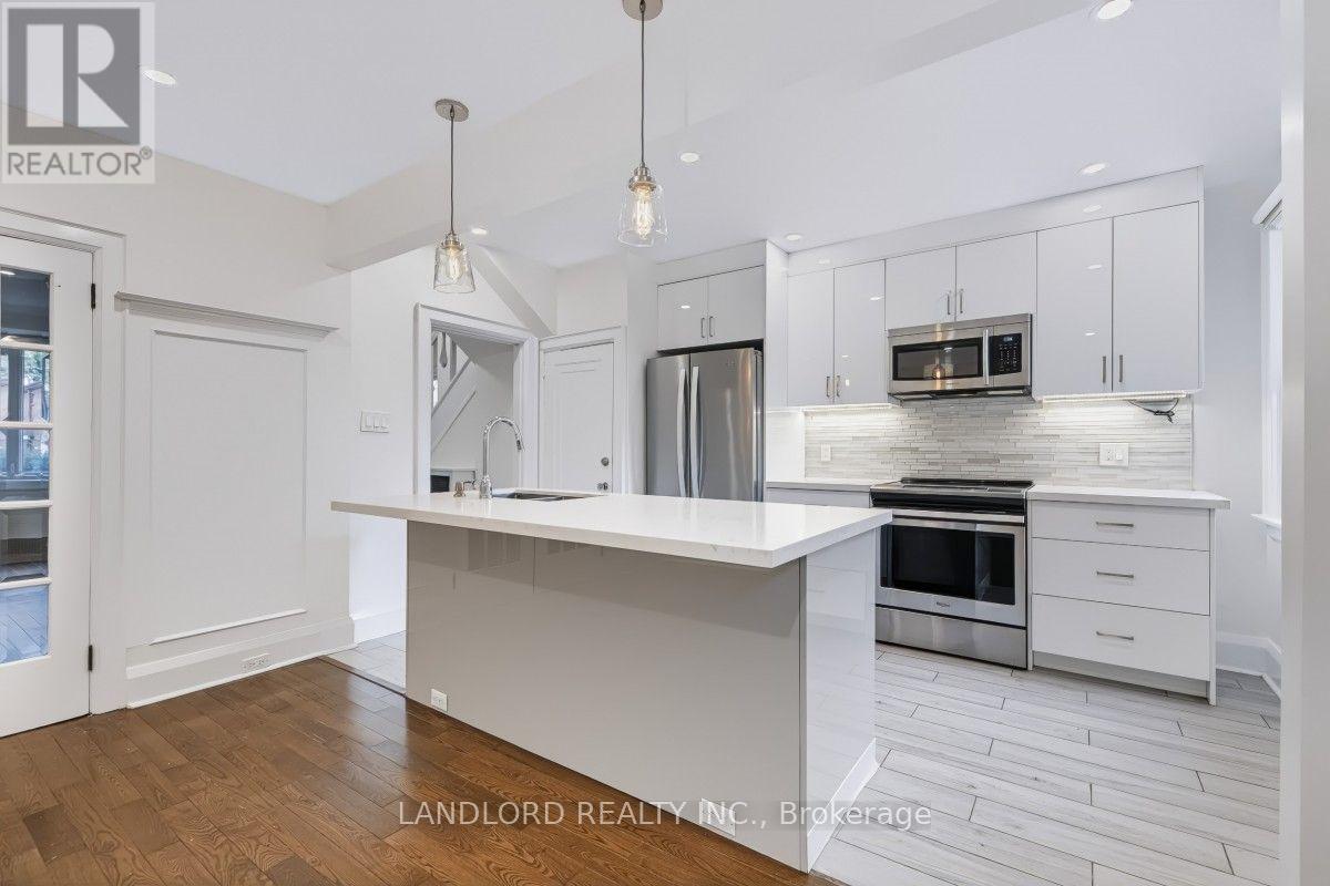 159 Lawrence Avenue W Property Photo 10