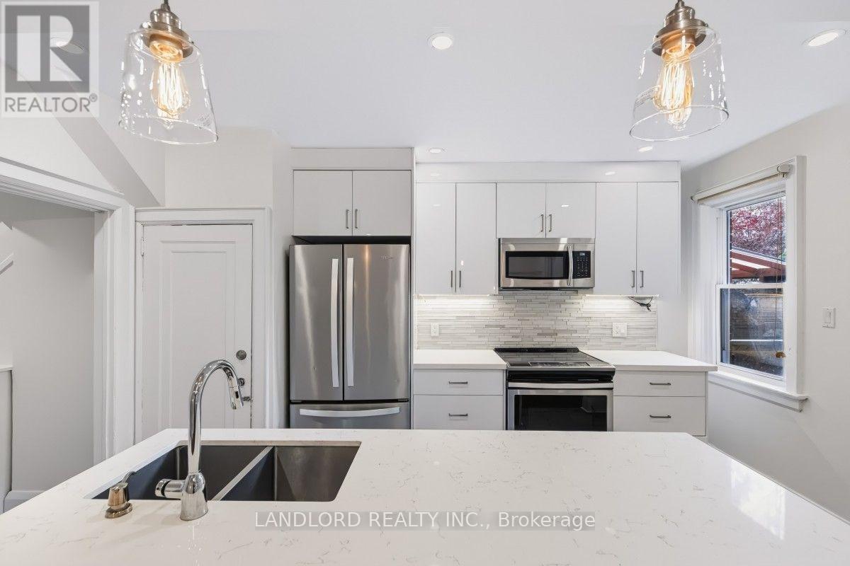 159 Lawrence Avenue W Property Photo 11