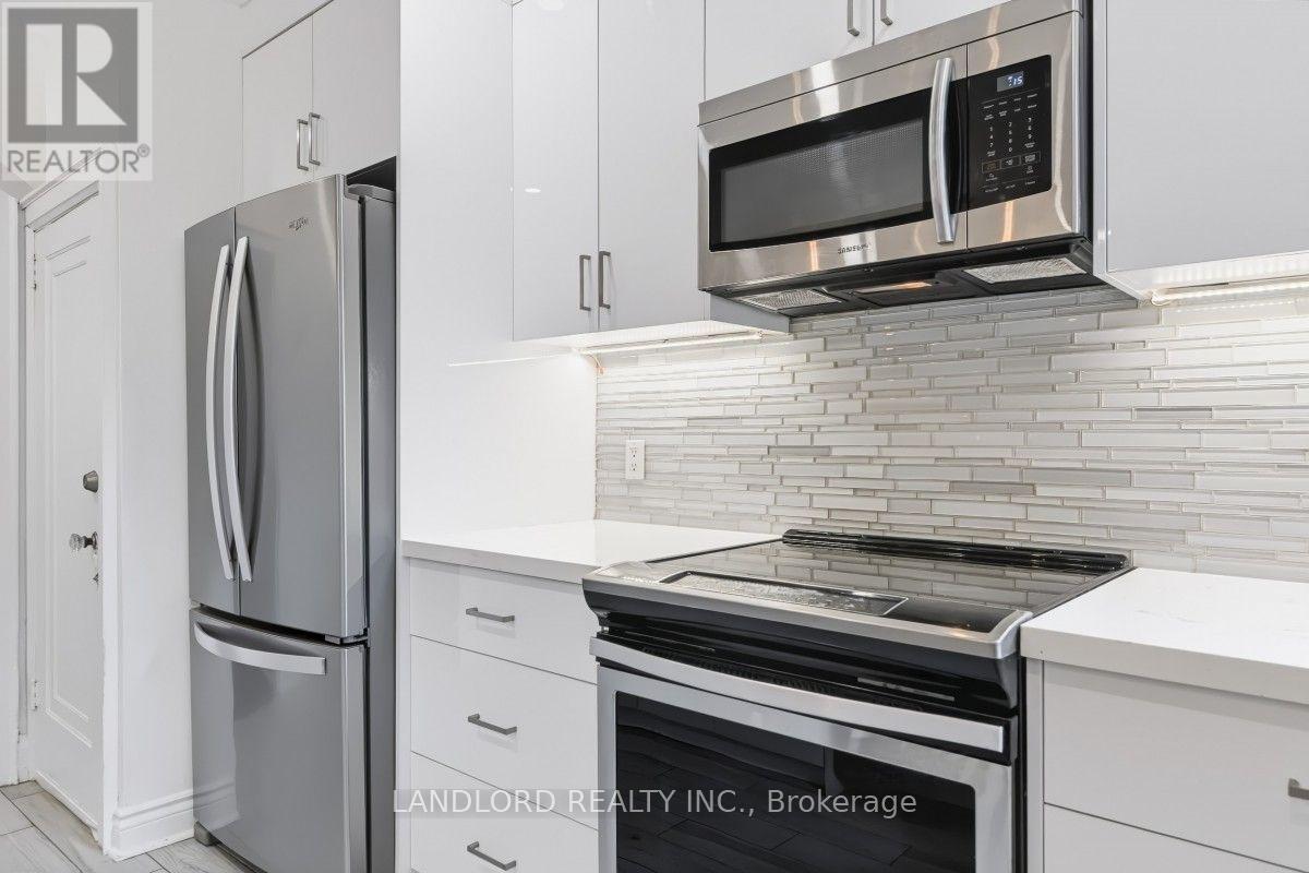 159 Lawrence Avenue W Property Photo 13