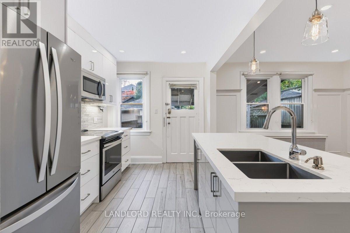 159 Lawrence Avenue W Property Photo 15