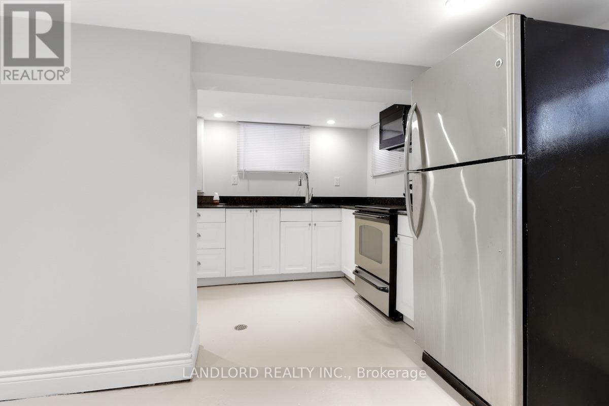 159 Lawrence Avenue W Property Photo 33
