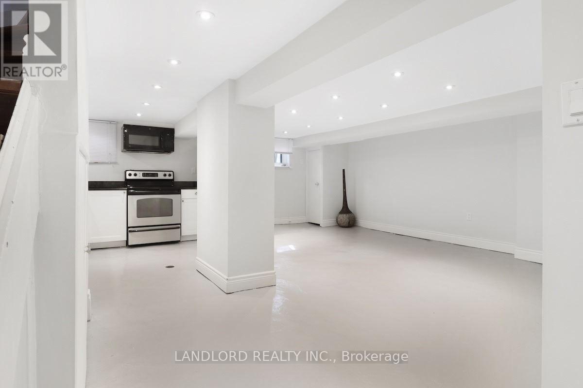 159 Lawrence Avenue W Property Photo 35