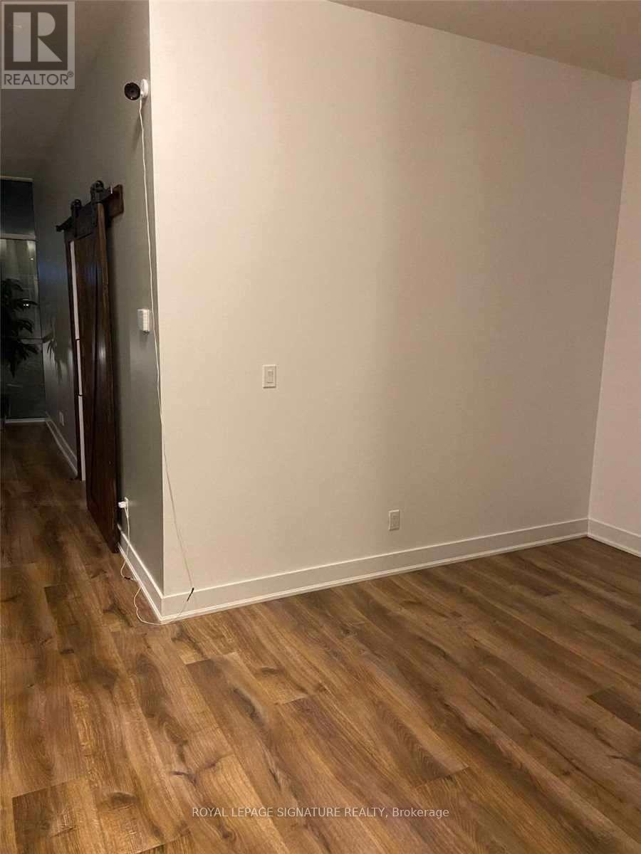 113 - 99 The Donway W Property Photo 3
