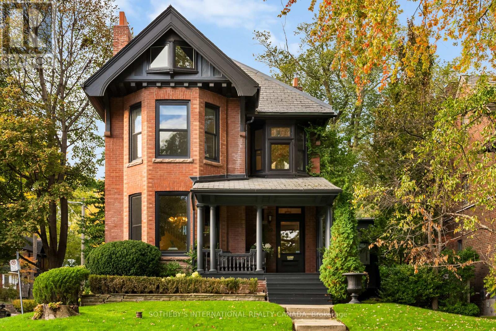 92 WOODLAWN AVENUE W Property Photo 1
