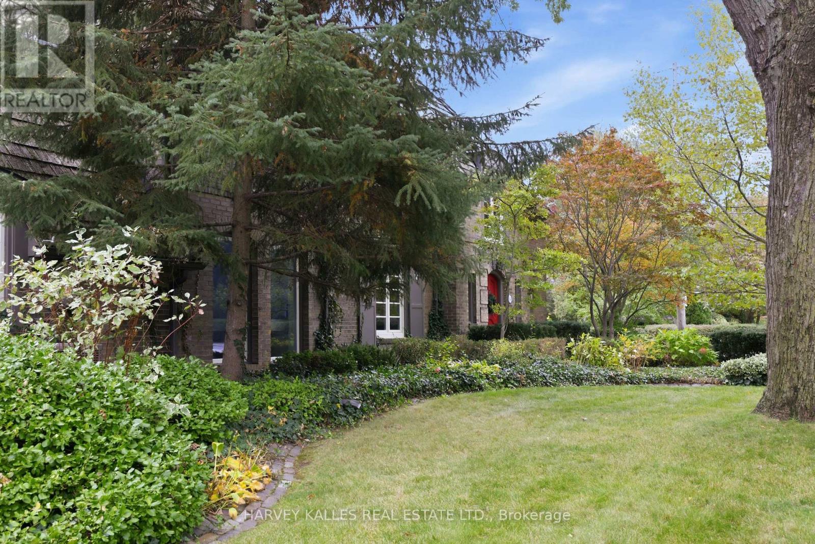 148 Strathallan Boulevard Property Photo 6