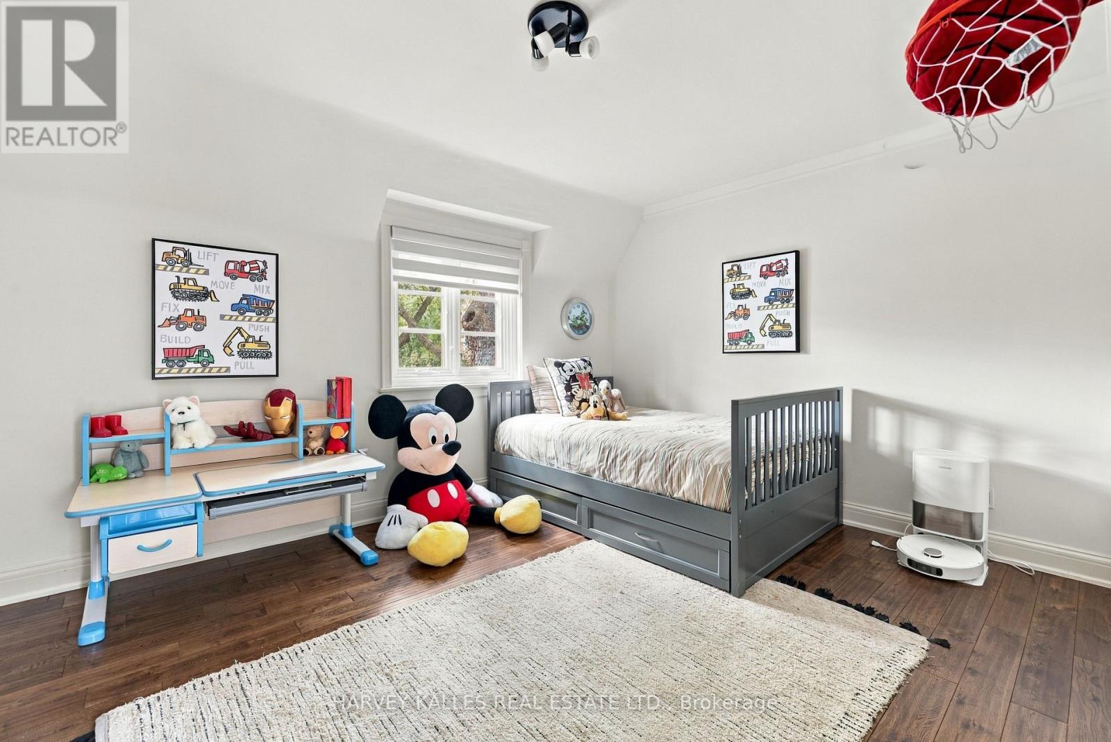 148 Strathallan Boulevard Property Photo 32